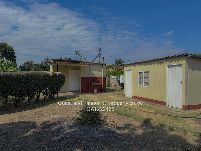 Spacious 3-Bedroom House for Sale Near Harare – Ensuite, Borehole and Staff Quarters in Emerald Hill