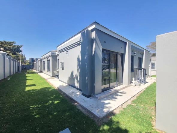 3 Bedroom Flat & Apartment