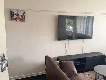 2 Bedroom Flat & Apartment
