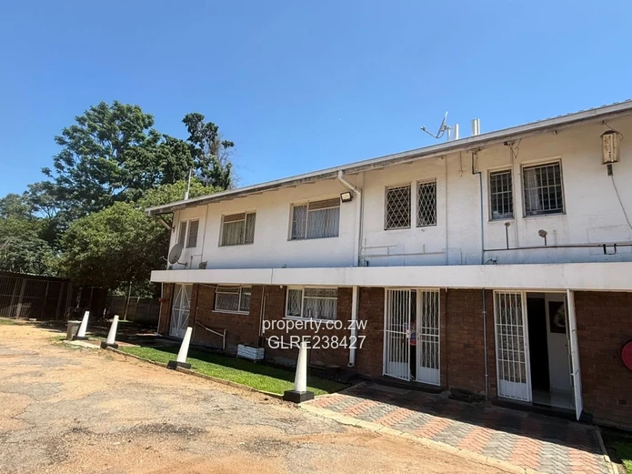 Spacious 2-bedroom flat in the heart of Avondale