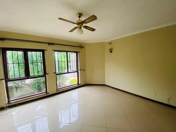 3 Bedroom Flat & Apartment