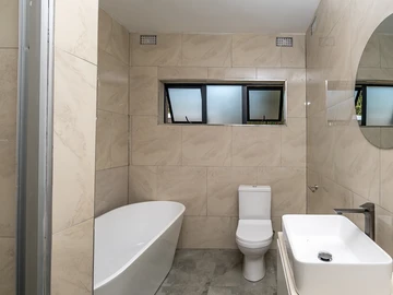 3 Bedroom Flat & Apartment