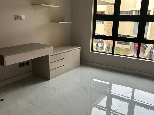 3 Bedroom Flat & Apartment