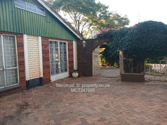 Charming spacious 2 bedroom cottage!