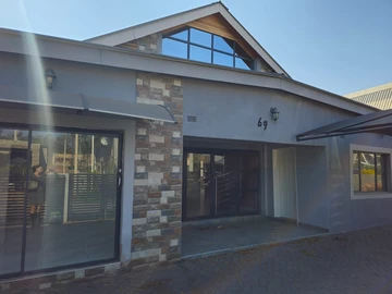 3 Bedroom Flat & Apartment