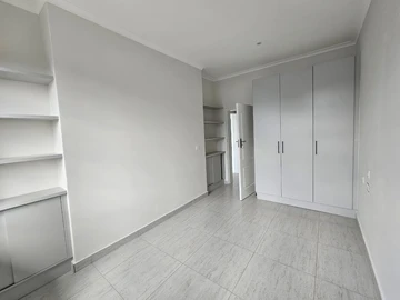 2 Bedroom Flat & Apartment