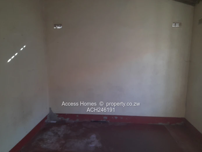 Lochinvar near Southerton Zuva Garage  (Sole Mandate)