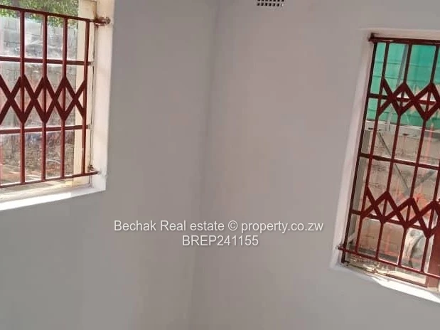 Mahatshula 2-Bed cottage: Fitted Kitchen, Tank & Garden