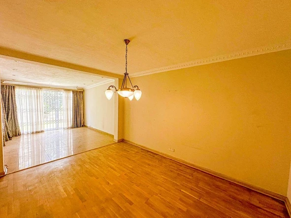 3 Bedroom Flat & Apartment