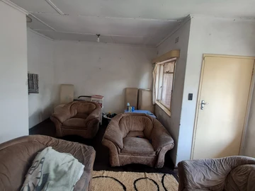 2 Bedroom Flat & Apartment