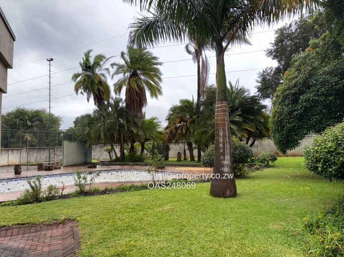 Prime Property with Harare Drive road frontage !!!