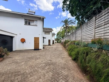 2 Bedroom Flat & Apartment