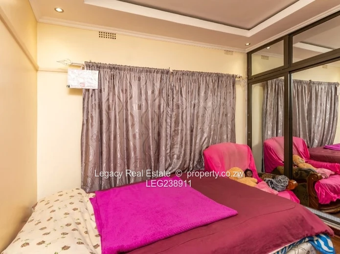 Ultra-Modern Executive Home – Strathaven Residence with Pool