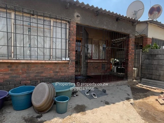 4-Bed House in Zengeza 2 with Secure Walled Yard (Sole Mandate)