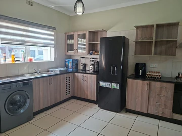4 Bedroom Flat & Apartment