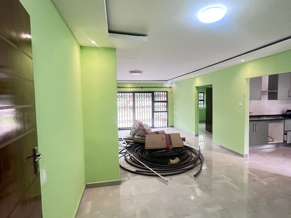 4 Bedroom Flat & Apartment