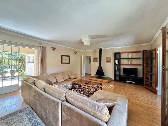 Furnished 3 bedroom Cottage - Helensvale 