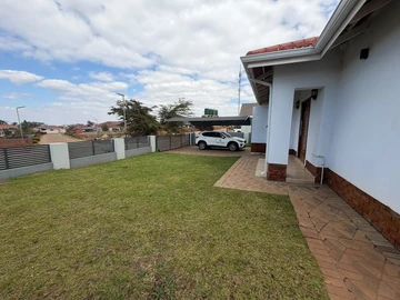 3 Bedroom Flat & Apartment