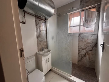 2 Bedroom Flat & Apartment