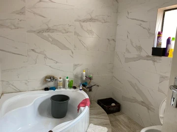 3 Bedroom Flat & Apartment