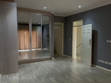 3 Bedroom Flat & Apartment