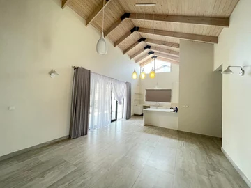 3 Bedroom Flat & Apartment