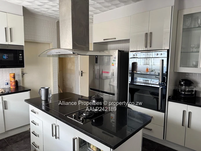 Modern 3-Bedroom Family Home for Sale in Mainway Meadows – Deeds Available