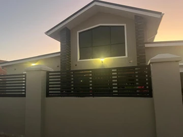 4 Bedroom Flat & Apartment