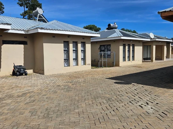 3 Bedroom Flat & Apartment