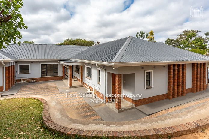 Beautiful Modern Family Home in Helensvale