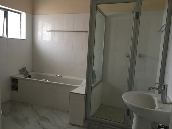 3 Bedroom Flat & Apartment