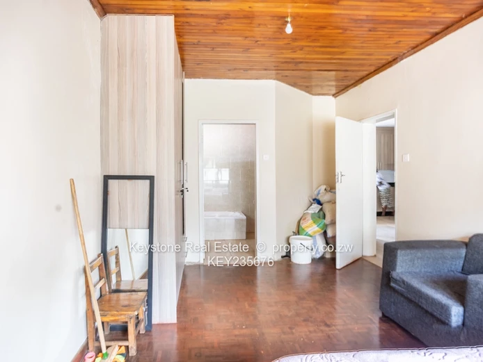 4 Bedroom House For Sale in Marlborough (Sole Mandate)