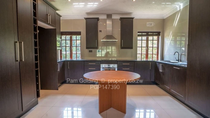 Stunning Executive Home In An Exclusive Complex