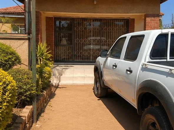 6 Bedroom House