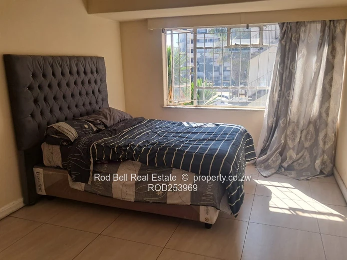 Large 3-bedroom flat located in the Avenues