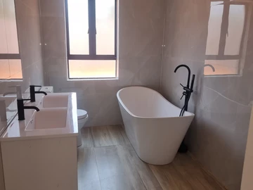 3 Bedroom Flat & Apartment