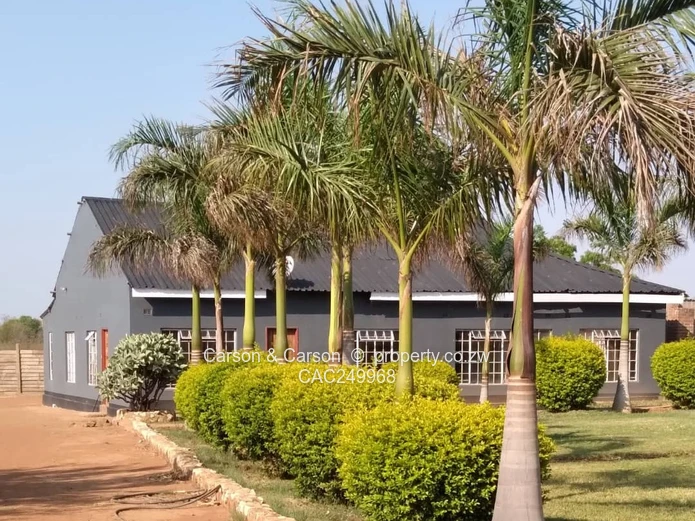 L-shaped red-tiled 4-bed Kadoma Home 1.9ha + Borehole