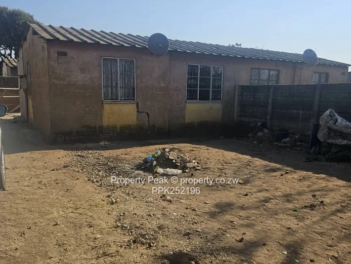 Glen Norah Main Road 2-Bed Home — Walled Yard, Good ZESA
