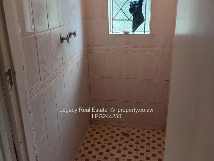 Gated Folyjon Glen Lorne 4-Bed Home with Pool & Garden