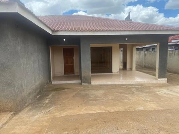Spacious 5-Bedroom Family Home with Borehole in Mabelreign, Harare