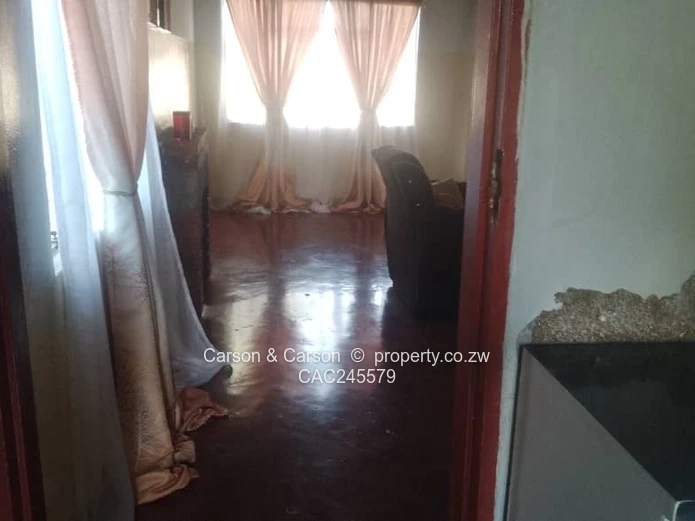 Red-Brick 6-Bed Family Home with Garden & Verandah