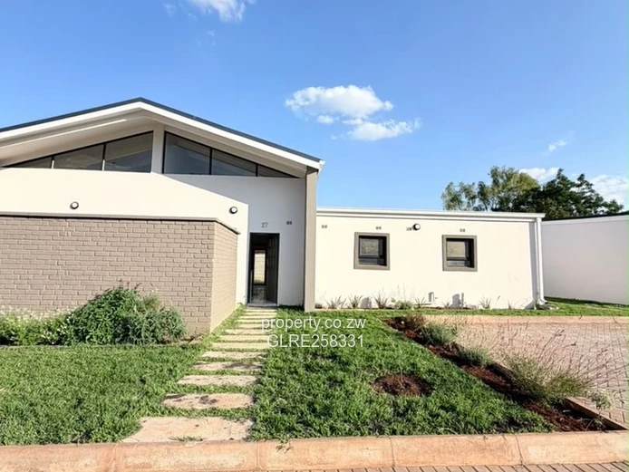 Modern 2 Bed Apartment with Borehole in Marlborough