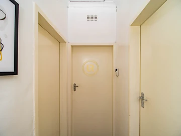 2 Bedroom Flat & Apartment