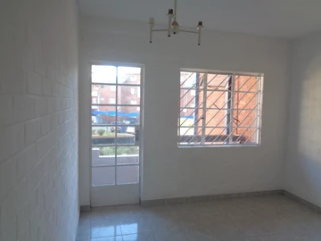 2 Bedroom Flat & Apartment