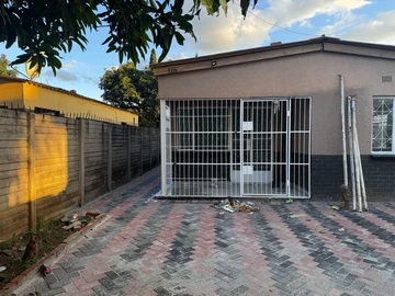 Spacious 3-Bedroom Home in Kambuzuma with Modern Amenities