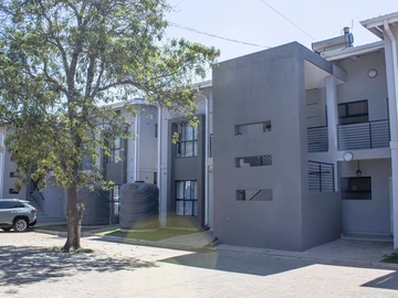 2 Bedroom Flat & Apartment