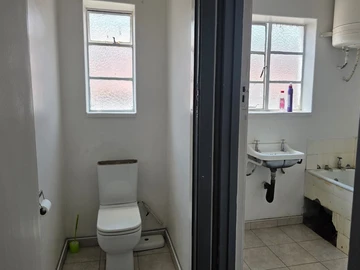 2 Bedroom Flat & Apartment