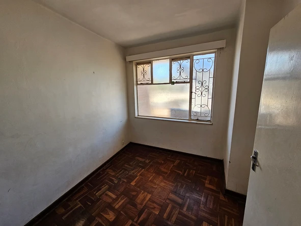 35 Bedroom Flat & Apartment