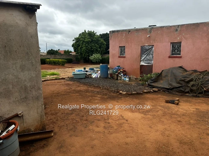 Mahatshula Stand For Sale (With Cottage And Slab)