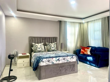 6 Bedroom House